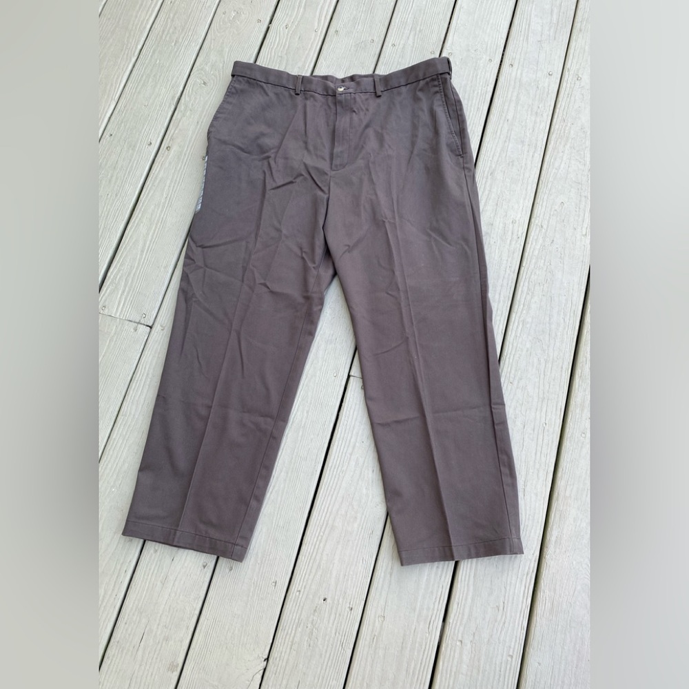 NWT Haggar - Genuine brown khaki classic fit (max comfort waistband pants, 42/40